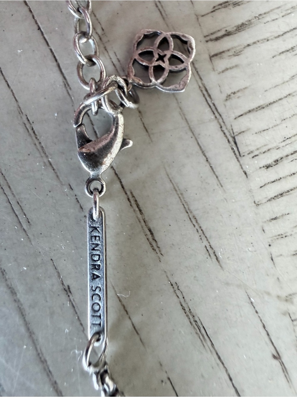 Rare Kendra Scott Layden Necklace in Silver with Abalone Shell Pendant - Picture 3 of 5